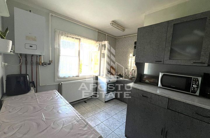 Apartament cu 3 camere, decomandat,2 bai, 2 balcoane, centrala proprie anunturi imobiliare Timis