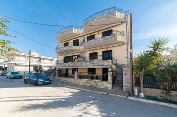 Mezonetă mobilată 130 mp în Nea Peramos, 50 m de mare anunturi imobiliare Grecia