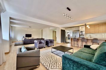 Inchiriere apartament 3 camere Herastrau | Aron Cotrus anunturi imobiliare Bucuresti