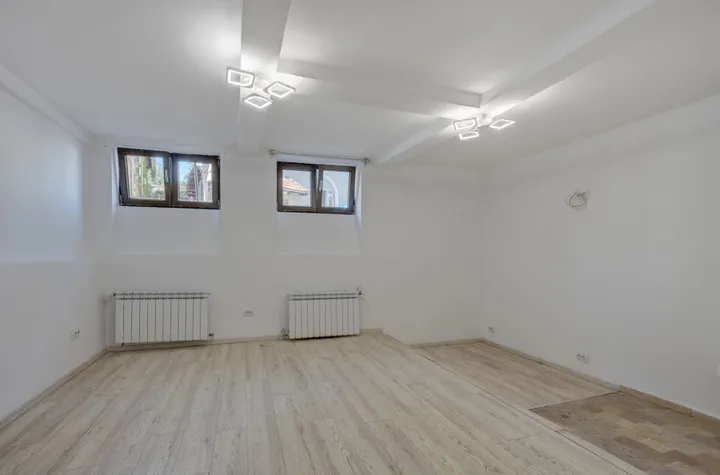 Apartament 4 camere de vanzare DACIA - Bucuresti anunturi imobiliare Bucuresti