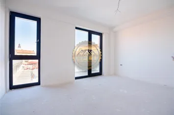 Apartament 3 camere de vanzare CENTRAL - Bihor anunturi imobiliare Bihor