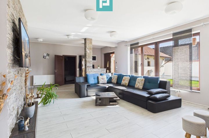Casă modernă cu 2 corpuri, 5 camere în Pecica anunturi imobiliare Arad