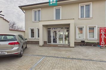 Pensiune - afacere la cheie cu potențial excelent anunturi imobiliare Arad