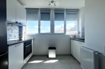 Apartament 3 camere de vanzare NUFARUL - Bihor anunturi imobiliare Bihor