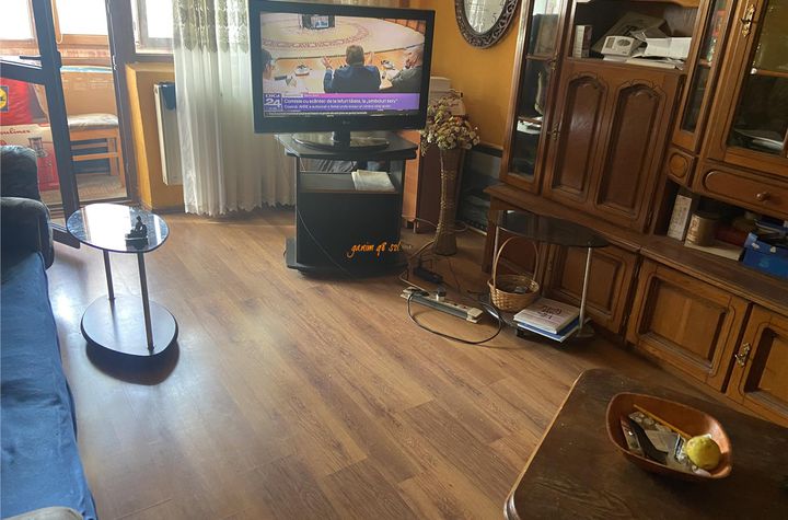 Apartament 4 camere de vanzare ULTRACENTRAL - Vrancea anunturi imobiliare Vrancea