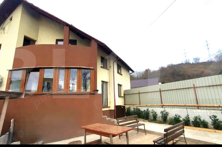 Vilă - 4 camere de vanzare FLORESTI - Cluj anunturi imobiliare Cluj