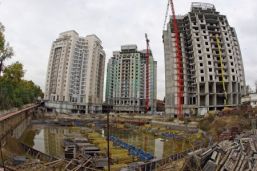 Falimentul dărâmă cartierul Planorama