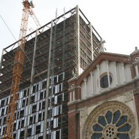 Balanţa Cathedral Plaza s-a înclinat din nou în favoarea Arhiepiscopiei, care vrea demolarea turnului de 18 etaje