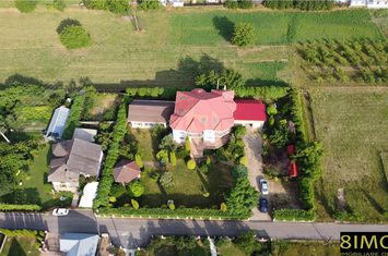 Casă - 11 camere de vanzare FALTICENI - Suceava anunturi imobiliare Suceava