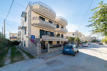 Mezonetă 3 niveluri, 130 mp — Nea Peramos, 50 m de mare anunturi imobiliare Grecia