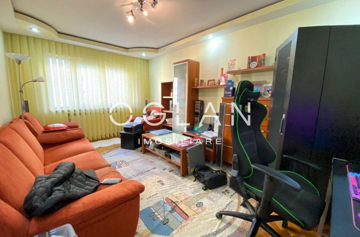 Apartament 3 camere de vanzare VASILE AARON - Sibiu anunturi imobiliare Sibiu