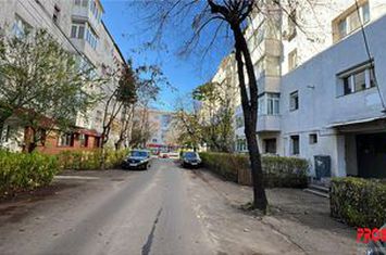 Apartament 3 camere de vanzare CENTRAL - Bacau anunturi imobiliare Bacau