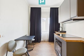 Apartament 3 camere, ultracentral. anunturi imobiliare Arad