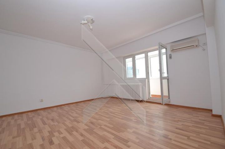 Apartament 3 camere de vanzare P-TA VICTORIEI - BUCURESTI anunturi imobiliare BUCURESTI