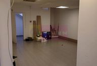 800 €, Spațiu comercial