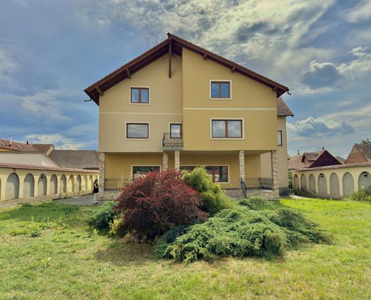 Vilă 12 cam Sibiu, 709 mp, P+1+M