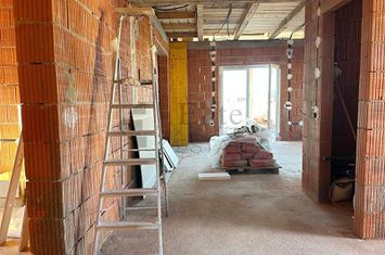 Casa cu 4 camere de vanzare in Santandrei anunturi imobiliare Bihor