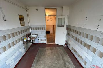 Apartament 3 camere de vanzare CENTRAL - Vrancea anunturi imobiliare Vrancea