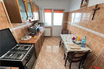 Apartament 3 camere de vanzare ULTRACENTRAL - Vrancea anunturi imobiliare Vrancea
