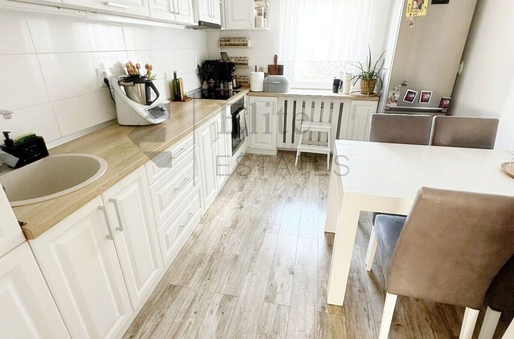 Apartament spatios cu 3 camere de vanzare | Parcul Salca anunturi imobiliare Bihor