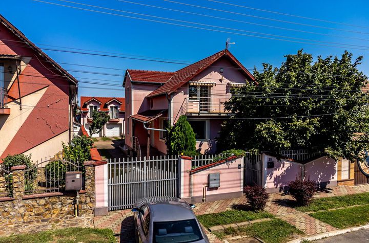 Vilă cu 6 camere în zona rezidențială - Poltura anunturi imobiliare Arad