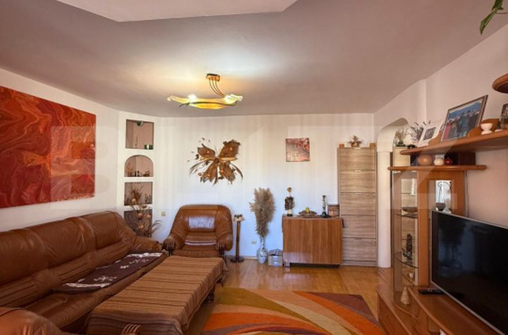 Apartament 4 camere de vanzare 9 MAI - Gorj anunturi imobiliare Gorj