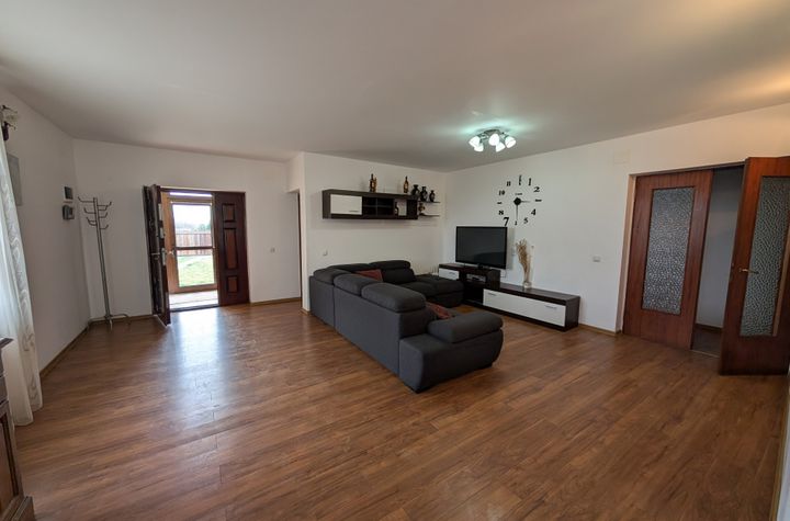 Casă - 4 camere de vanzare SAUCESTI - Bacau anunturi imobiliare Bacau