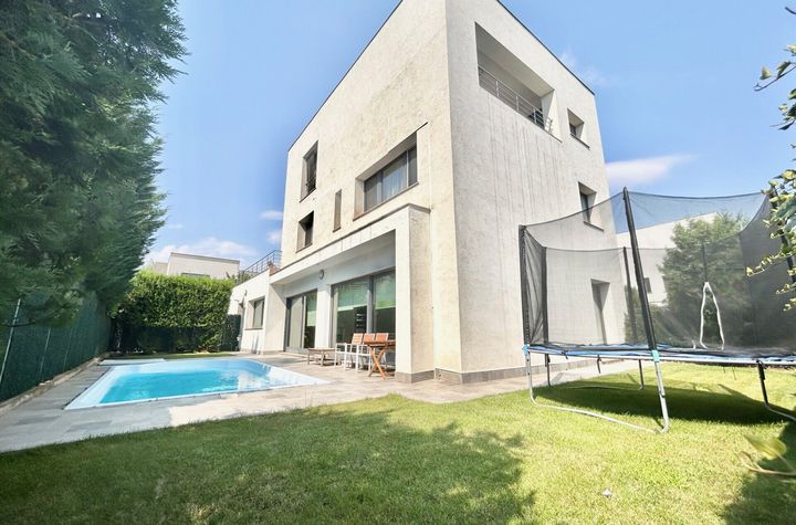 Vila moderna cu piscina | complex rezidential | zona Iancu Nicolae anunturi imobiliare Bucuresti