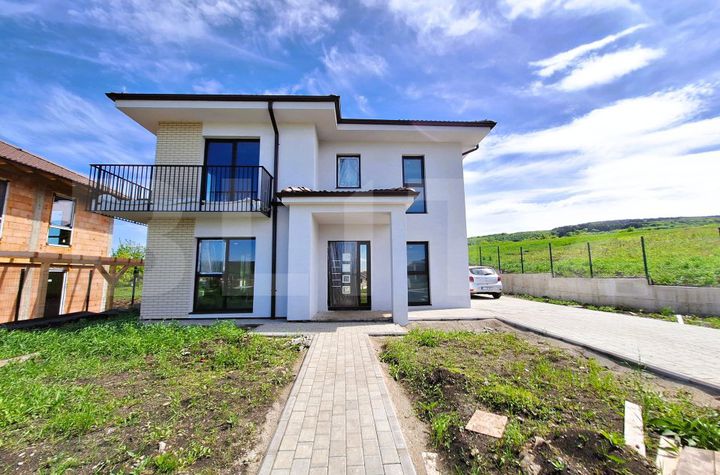 Vilă - 4 camere de vanzare CHINTENI - Cluj anunturi imobiliare Cluj