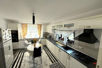 Casă - 5 camere de vanzare BOTOSANI - Botosani anunturi imobiliare Botosani
