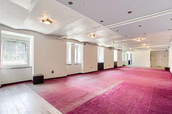 Spatiu comercial de închiriat - 210 mp - Ultracentral - COMISION 0% anunturi imobiliare Arad