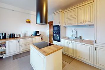 Casă / Vilă de Lux cu 5 camere de vânzare anunturi imobiliare Sibiu