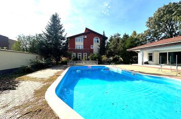 Great villa in Iancu Nicolae on 2250 sqm land with pool anunturi imobiliare Bucuresti