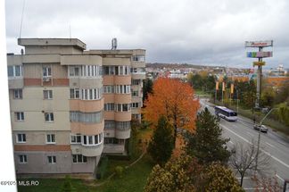 Apartament 3 camere de vânzare Arges - Rolast