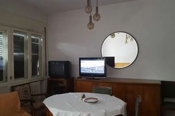 Dorobanti Capitale vanzare 2 apartamente de 3 camere fiecare, situate la parterul inalt si etajul 1 ale unei vile, anunturi imobiliare Bucuresti