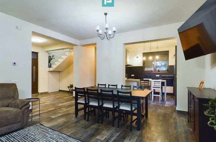 Casă modernă cu piscină încălzită în zona Tivoli anunturi imobiliare Timis