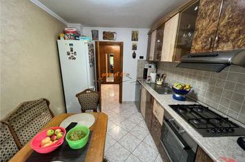 Apartament 3 camere de vanzare ULTRACENTRAL - Vrancea anunturi imobiliare Vrancea