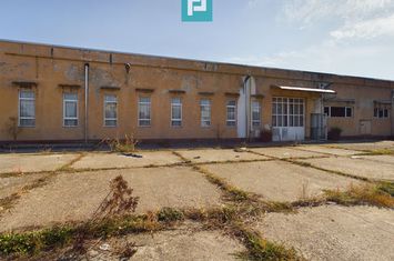Spațiu industrial cu platformă betonată și teren anunturi imobiliare Arad