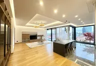 5.500 €, Apartament 4 camere