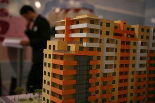 Un nou business pentru consultantii imobiliari: verificarea problemelor cu parchetul si gresia din apartamentele noi