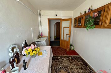 Apartament 4 camere de vanzare SUD - Vrancea anunturi imobiliare Vrancea
