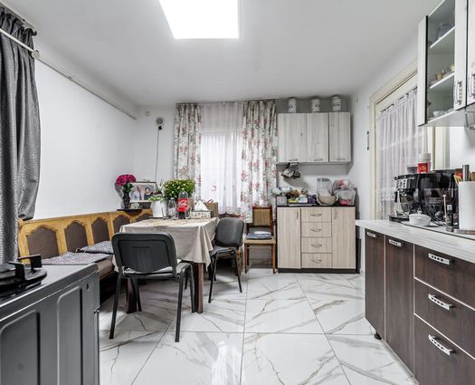 Apartament 6 camere Bujac, 148 mp