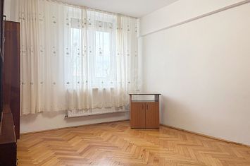 Apartament cu 3 camere de inchiriat pe strada Republicii, Oradea anunturi imobiliare Bihor