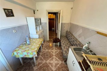Apartament 3 camere de vanzare CENTRAL - Vrancea anunturi imobiliare Vrancea