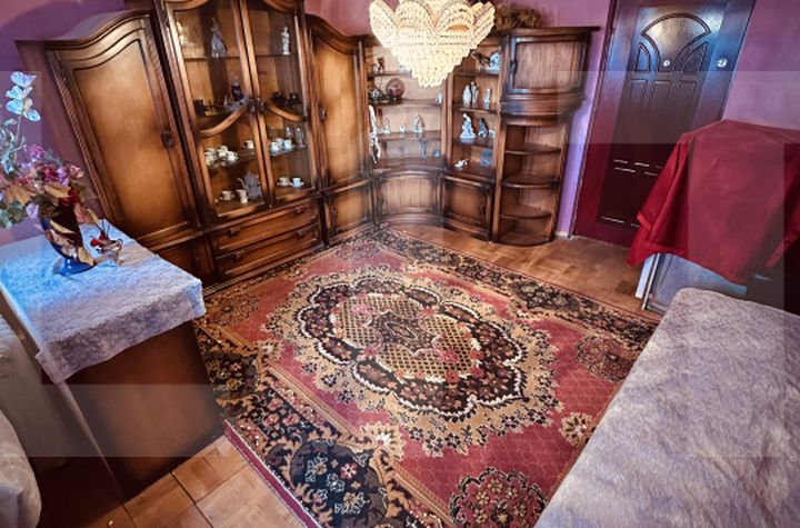 Apartament 5 camere de vanzare ARAD - Arad anunturi imobiliare Arad