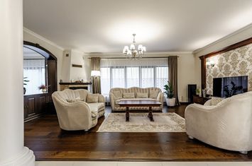 PRET NOU!!!   Vilă de Lux în Grădiște anunturi imobiliare Arad
