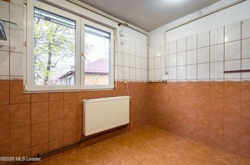 Vanzare Apartament 3 camere de - Pajura, etajul 2 din 3 anunturi imobiliare Bucuresti