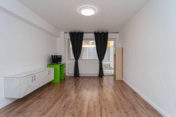 Apartamentul care are DE TOATE: 3 Locuri Parcare, Curte și Boxă anunturi imobiliare Iasi