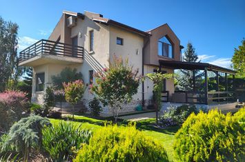 TARGOVISTE-PRISEACA vila individuala, garaj, teren 1000mp anunturi imobiliare Dambovita