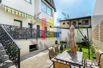 Apartament 5 camere cu terasă și curte generoasă anunturi imobiliare Bucuresti
